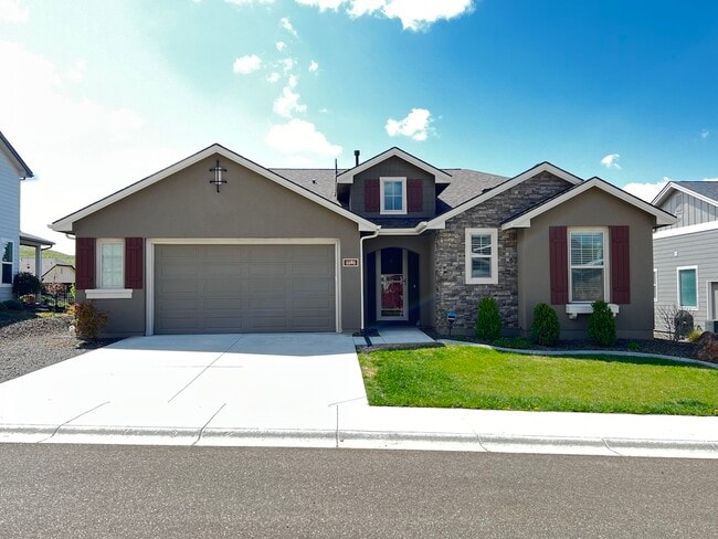 property at 5585 W Kincreag St