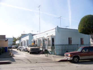 517 N La Brea Ave in Inglewood, CA - Building Photo