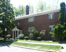 950 Vineshire Rd in Cleveland Heights, OH - Foto de edificio