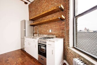 64 E 3rd St in New York, NY - Foto de edificio - Building Photo