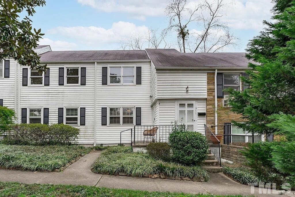 975 St Marys St in Raleigh, NC - Foto de edificio