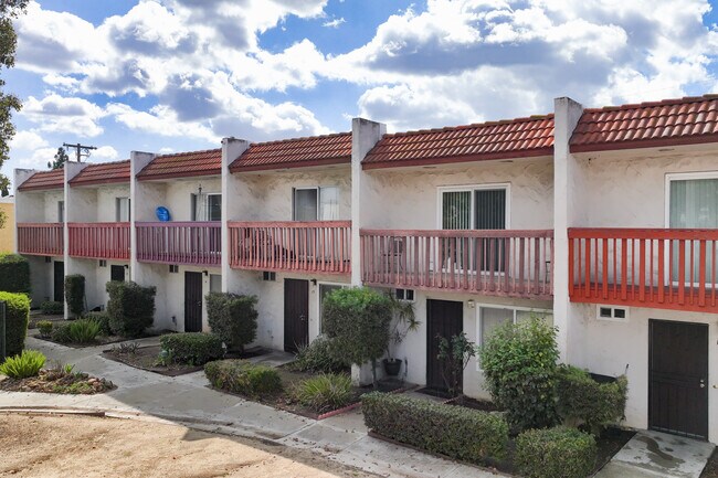 888 Cherrywood Way in El Cajon, CA - Foto de edificio - Building Photo