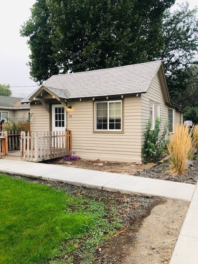 618 S 3rd St in Selah, WA - Building Photo - Building Photo