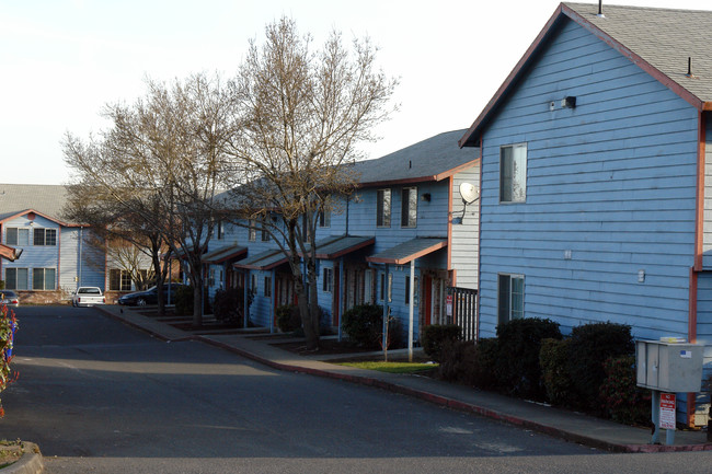 Maple Place Apartments in Portland, OR - Building Photo - Building Photo