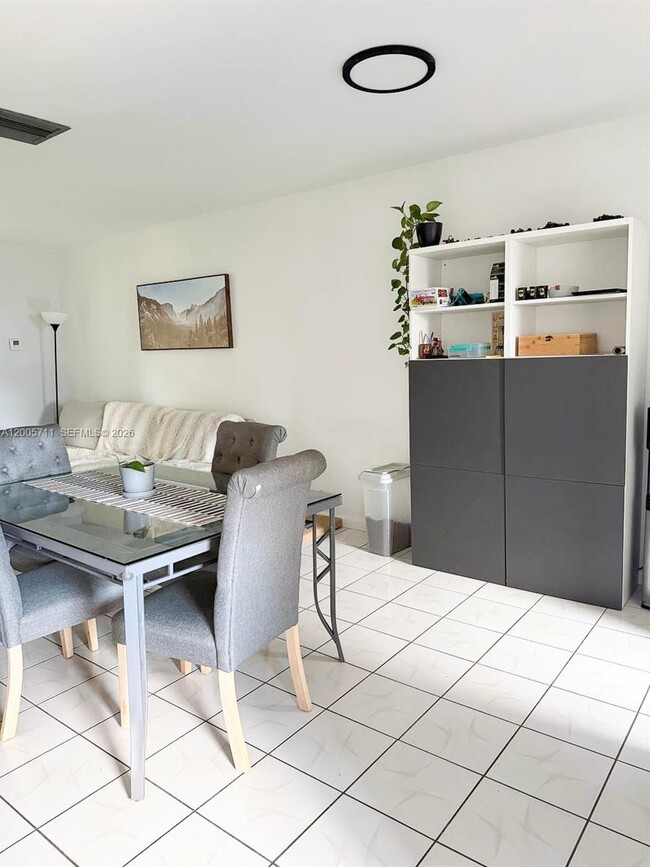 2921 NW 68th Terrace in Sunrise, FL - Building Photo - Building Photo