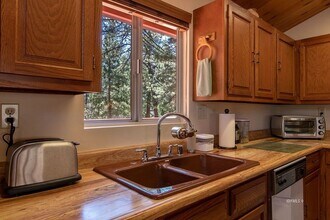 25316 Marion Ridge Dr in Idyllwild, CA - Foto de edificio - Building Photo
