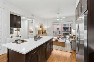 The William in Houston, TX - Building Photo