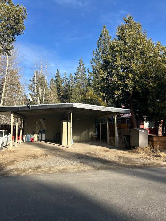 1147 Dedi Ave-Unit -2 in South Lake Tahoe, CA - Building Photo