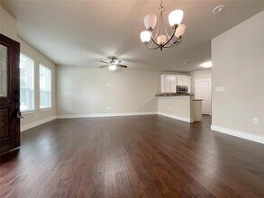 211 Lily Ln in Lewisville, TX - Building Photo - Building Photo