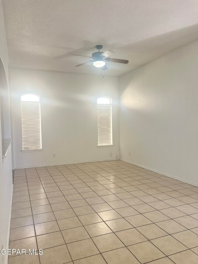 3305 Mike Godwin Dr in El Paso, TX - Building Photo - Building Photo