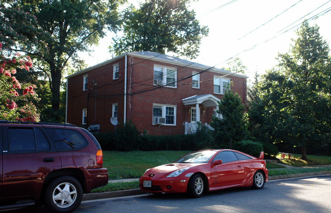 204 Gibson St in Falls Church, VA - Foto de edificio