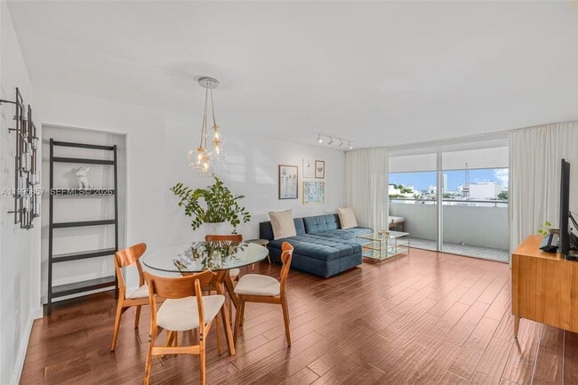 1658 Bay Rd in Miami Beach, FL - Building Photo - Building Photo