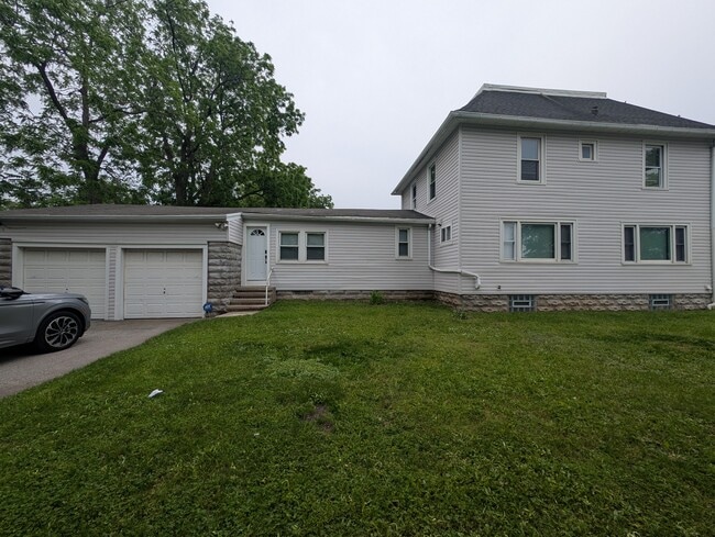 150 Mount Read Blvd, Unit Lower
