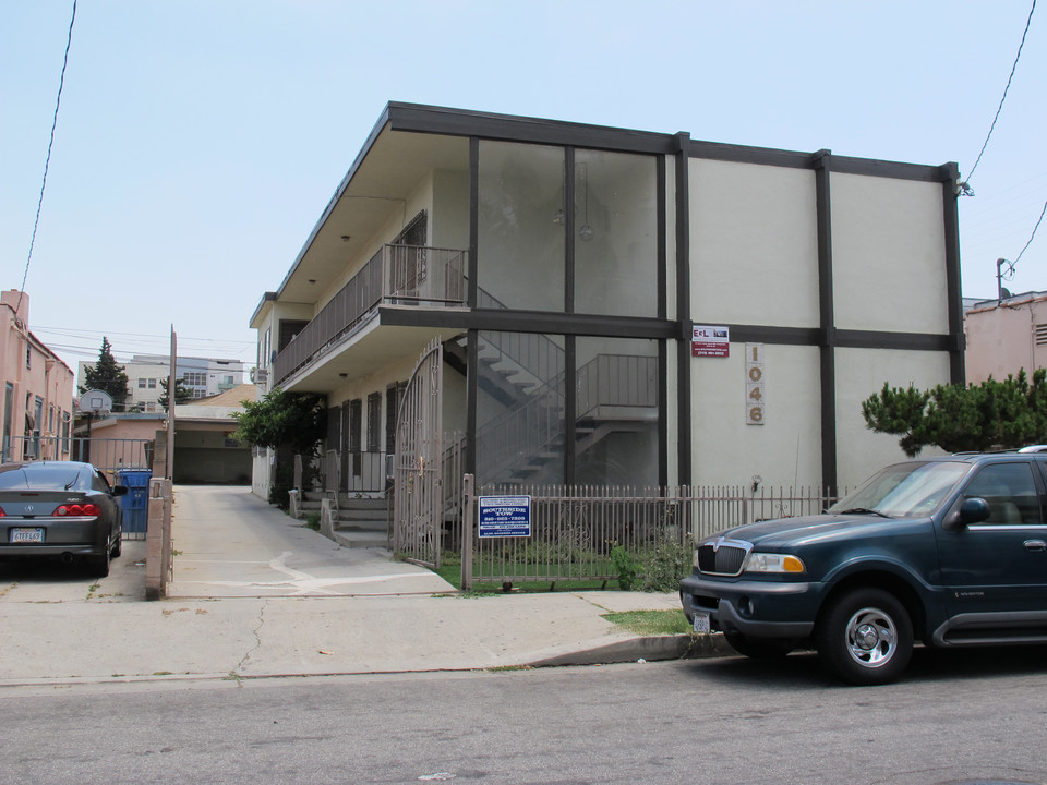 1046 S Hobart Blvd in Los Angeles, CA - Building Photo