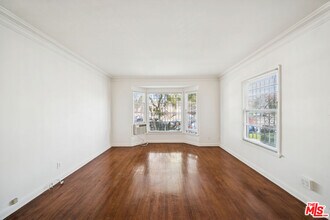 7758 Rosewood Ave in Los Angeles, CA - Foto de edificio - Building Photo