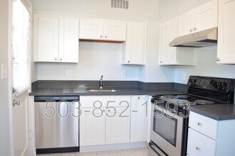 5034 SE 75th Ave in Portland, OR - Building Photo - Building Photo