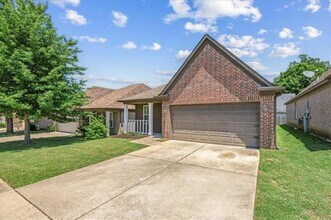 5569 Falling Bark Dr in Memphis, TN - Building Photo - Building Photo