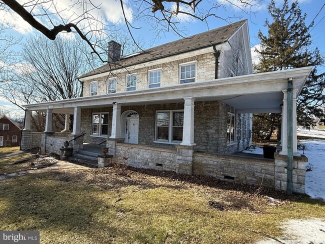 property at 135 Fort Loudon Rd