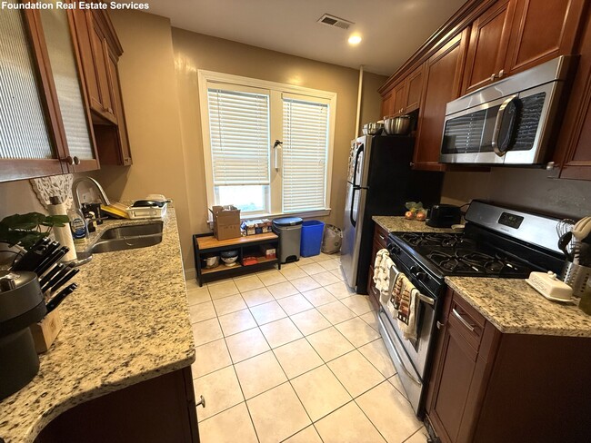 136 Sutherland Rd, Unit 3 in Boston, MA - Building Photo - Building Photo