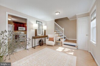 2400 Huntington Ave in Alexandria, VA - Building Photo - Building Photo
