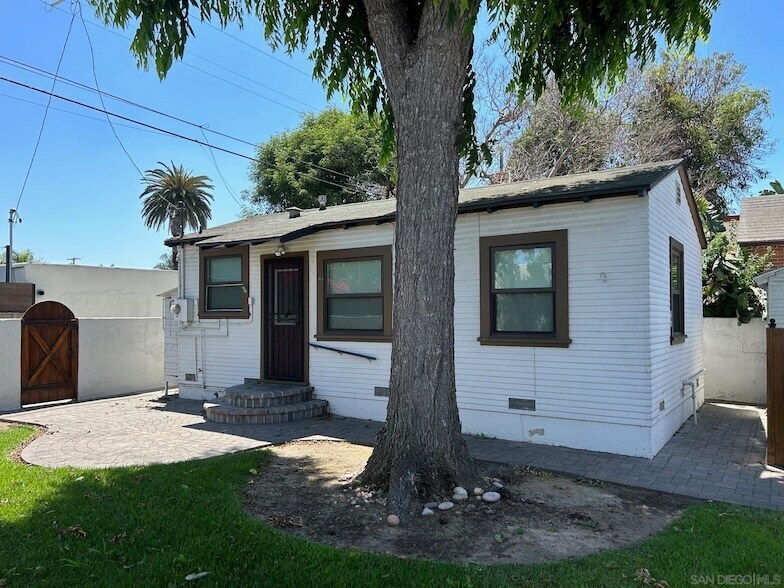 4623 Kensington Dr in San Diego, CA - Building Photo