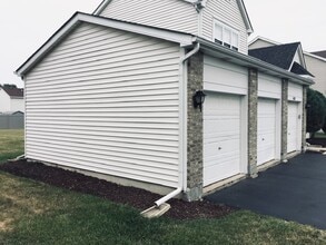 1428 Foxmoor Ln in Elgin, IL - Building Photo - Building Photo