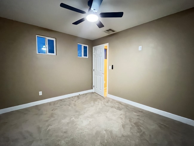 916 E Bob Barney Ct in North Las Vegas, NV - Building Photo - Building Photo