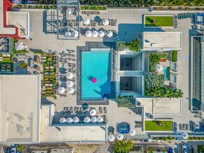 777 N Ocean Dr in Hollywood, FL - Building Photo - Building Photo