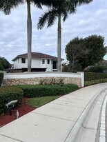 9801 NW 9th St in Miami, FL - Building Photo