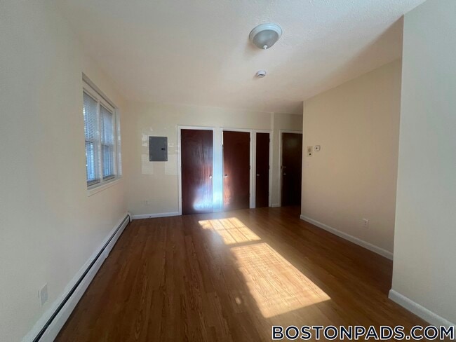 2018 Commonwealth Ave, Unit 5 in Boston, MA - Building Photo - Building Photo