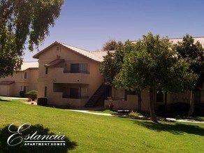 Estancia Apartment Homes in Desert Hot Springs, CA - Foto de edificio - Building Photo