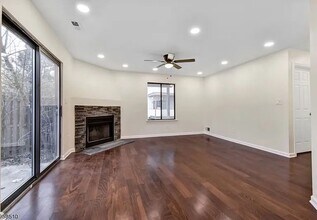 23 Nicole Terrace in Edison, NJ - Building Photo - Building Photo