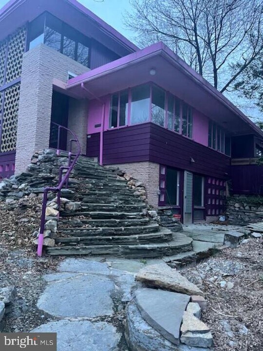 201 W Prospect Ave in State College, PA - Building Photo
