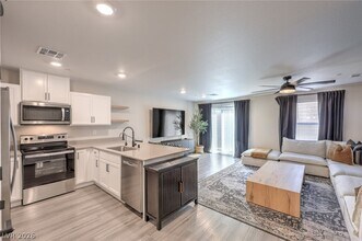 4463 Honey Hls Ave in Las Vegas, NV - Building Photo - Building Photo