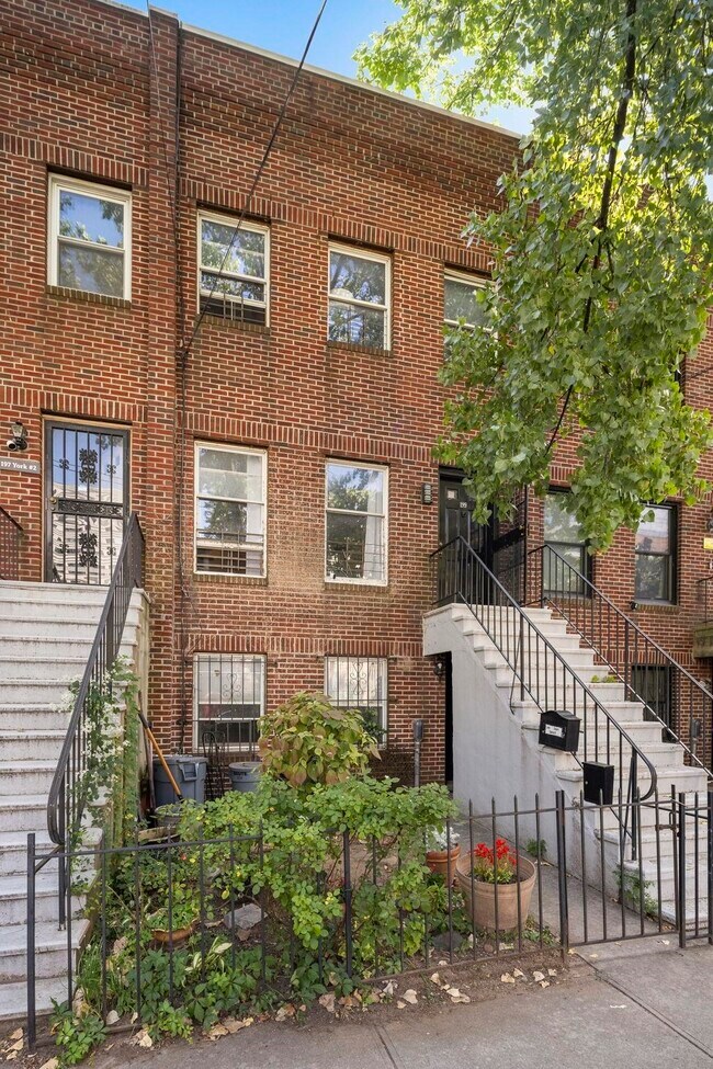 property at 199 York St