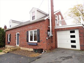 160 Mechanic St in Reinholds, PA - Building Photo