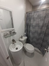 10230 SW 143rd Pl in Miami, FL - Foto de edificio - Building Photo