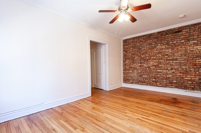 951 W Cornelia Ave, Unit 2D in Chicago, IL - Foto de edificio - Building Photo