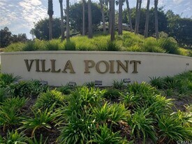208 Villa Point Dr in Newport Beach, CA - Building Photo