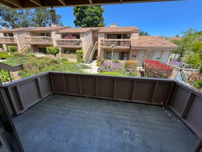 300 Glenwood Cir in Monterey, CA - Building Photo - Building Photo