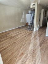 16902 SE Division St in Portland, OR - Building Photo