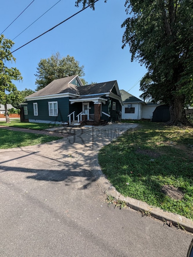 property at 711 N Elm St