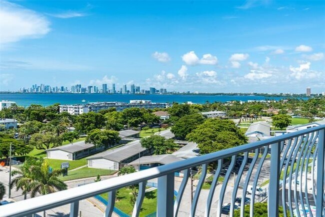 7601 E Treasure Dr, Unit 923 in North Bay Village, FL - Building Photo - Building Photo