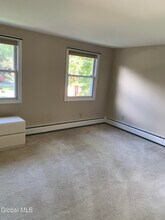 9 Augusta Ct in Clifton Park, NY - Building Photo - Building Photo