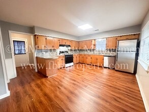 603 E Lampasas St in Ennis, TX - Building Photo - Building Photo