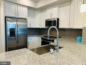 12884 Sunrise Ridge Aly in Herndon, VA - Building Photo - Building Photo