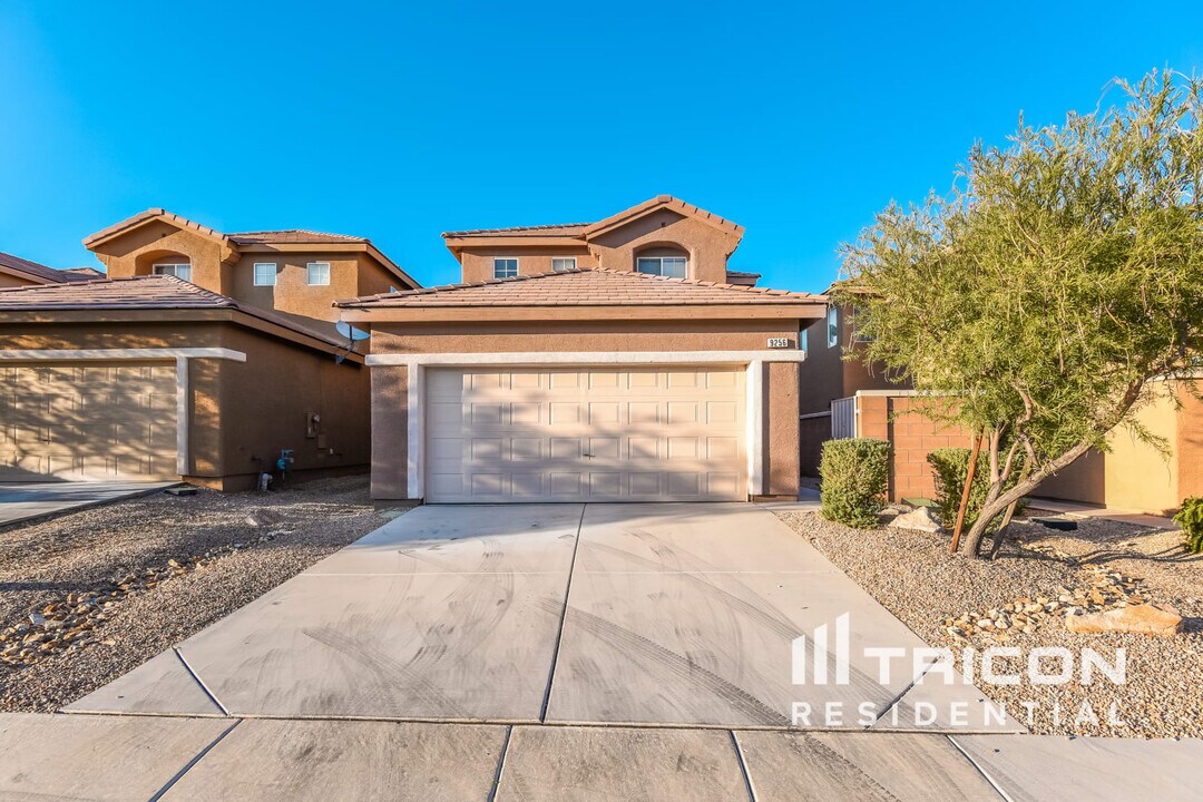 9256 W Sunny Oven Ct in Las Vegas, NV - Building Photo