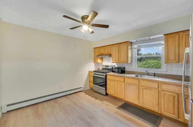 61 Kellum St, Unit 61 Kellum St in Lindenhurst, NY - Foto de edificio - Building Photo