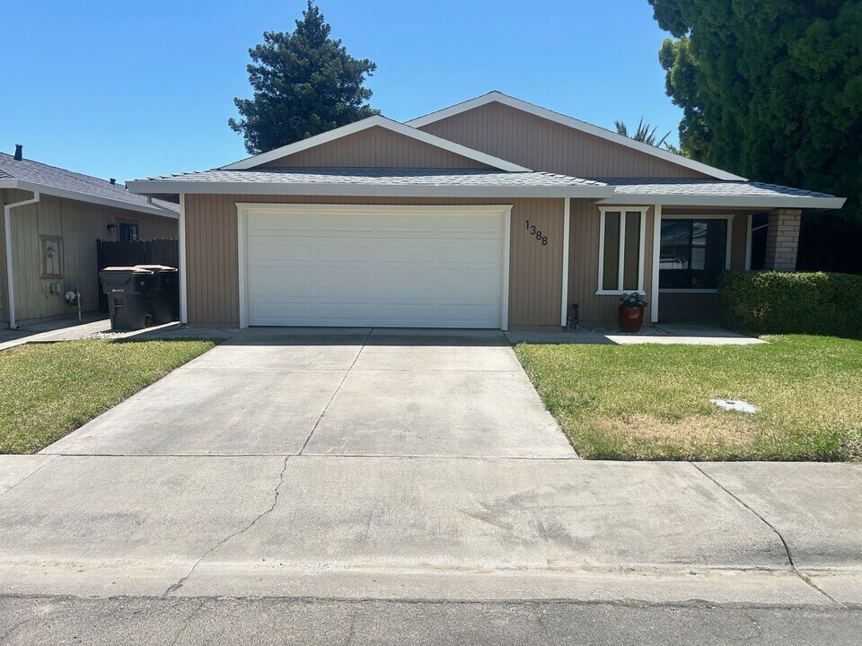 1388 Colfax Pl in Woodland, CA - Building Photo