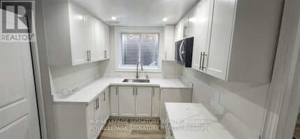 25 Lyle Dr in Clarington, ON - Building Photo - Building Photo